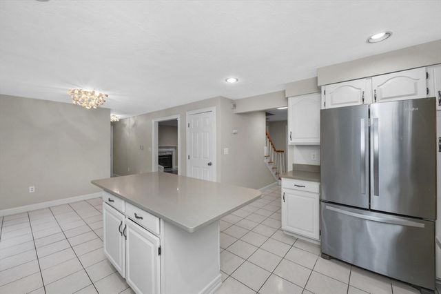 2 Minuteman Ln, Wellesley, MA 02481