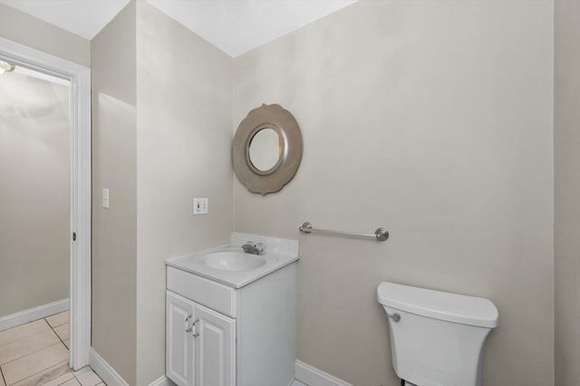 2 Minuteman Ln, Wellesley, MA 02481