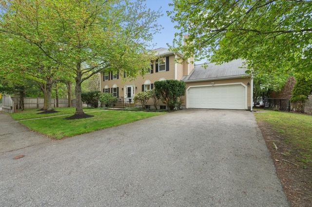 2 Minuteman Ln, Wellesley, MA 02481