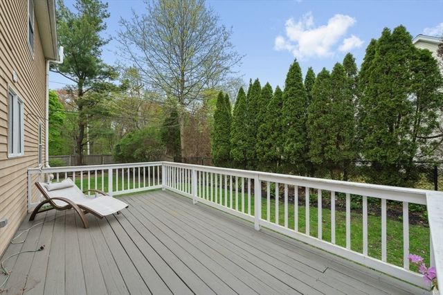 2 Minuteman Ln, Wellesley, MA 02481