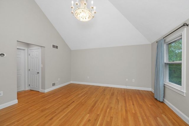 2 Minuteman Ln, Wellesley, MA 02481