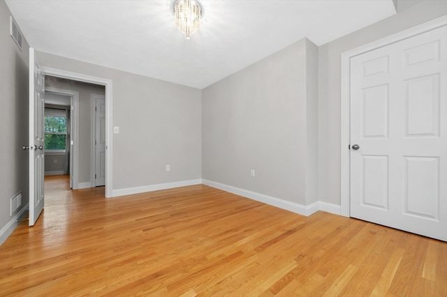 2 Minuteman Ln, Wellesley, MA 02481