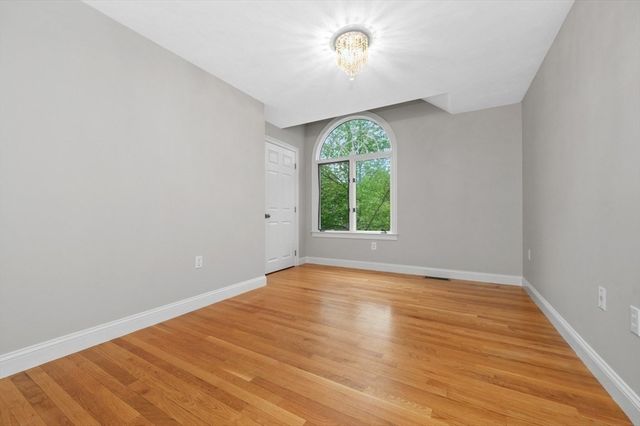 2 Minuteman Ln, Wellesley, MA 02481