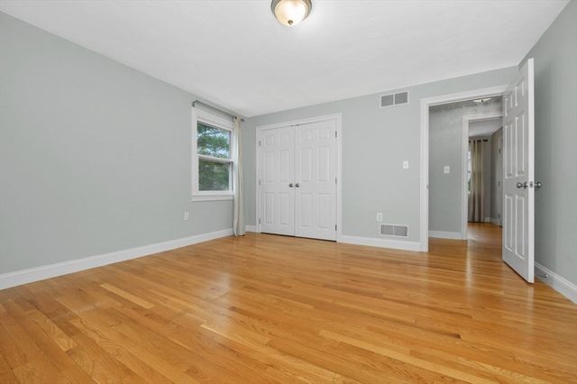 2 Minuteman Ln, Wellesley, MA 02481