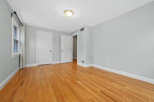2 Minuteman Ln, Wellesley, MA 02481