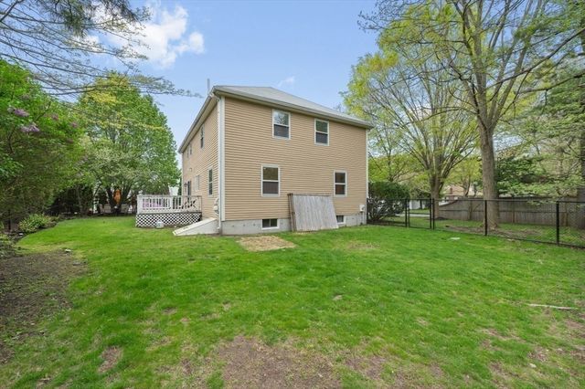 2 Minuteman Ln, Wellesley, MA 02481