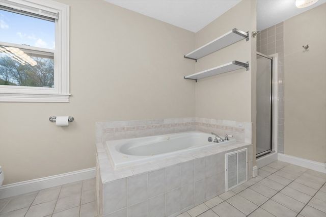 2 Minuteman Ln, Wellesley, MA 02481