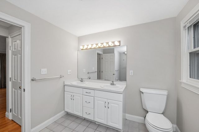 2 Minuteman Ln, Wellesley, MA 02481