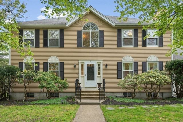 2 Minuteman Ln, Wellesley, MA 02481