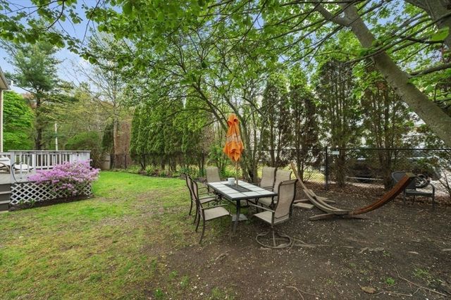 2 Minuteman Ln, Wellesley, MA 02481