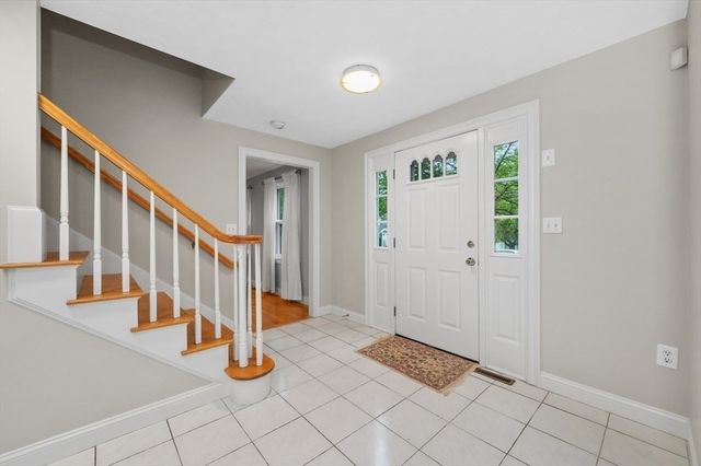 2 Minuteman Ln, Wellesley, MA 02481