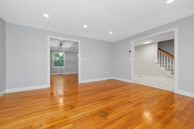 2 Minuteman Ln, Wellesley, MA 02481