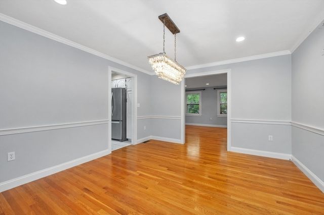 2 Minuteman Ln, Wellesley, MA 02481