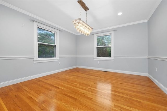 2 Minuteman Ln, Wellesley, MA 02481