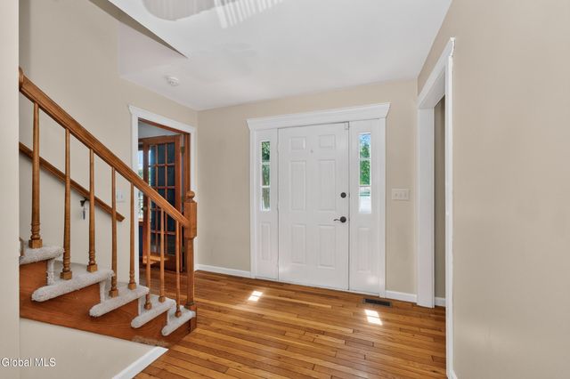 88 Oak Valley Way, Queensbury, NY 12804