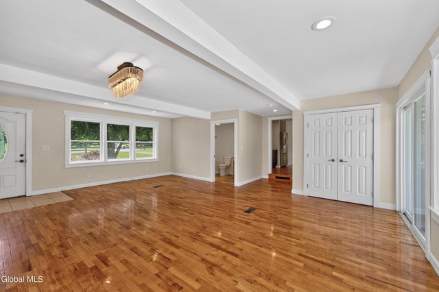 88 Oak Valley Way, Queensbury, NY 12804