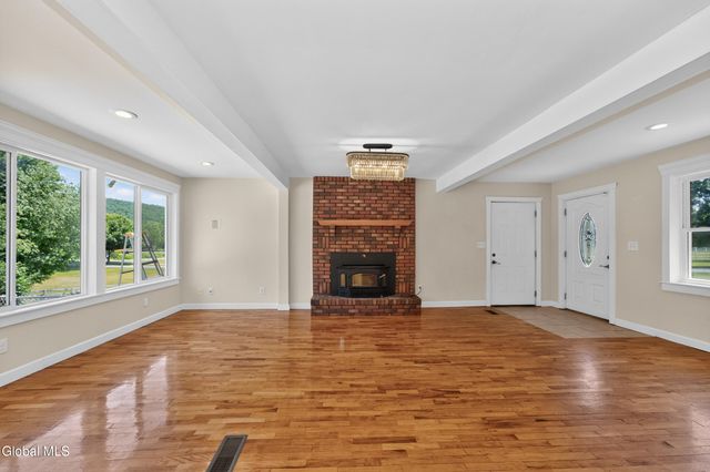 88 Oak Valley Way, Queensbury, NY 12804