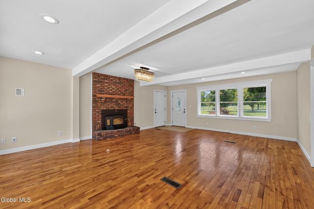 88 Oak Valley Way, Queensbury, NY 12804