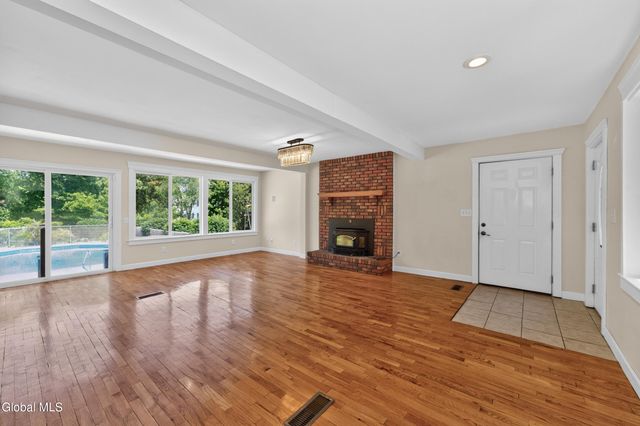 88 Oak Valley Way, Queensbury, NY 12804