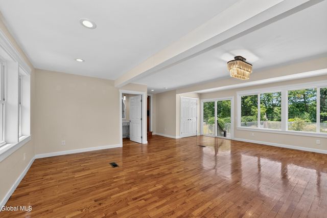 88 Oak Valley Way, Queensbury, NY 12804