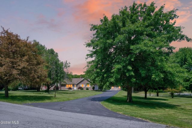 88 Oak Valley Way, Queensbury, NY 12804