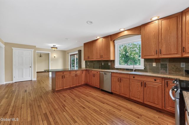 88 Oak Valley Way, Queensbury, NY 12804