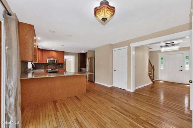 88 Oak Valley Way, Queensbury, NY 12804