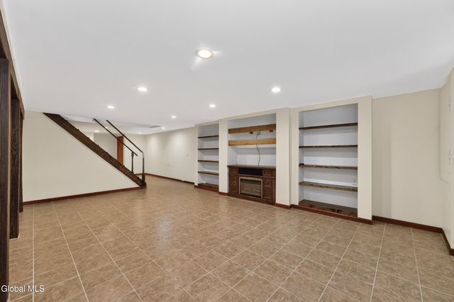 88 Oak Valley Way, Queensbury, NY 12804