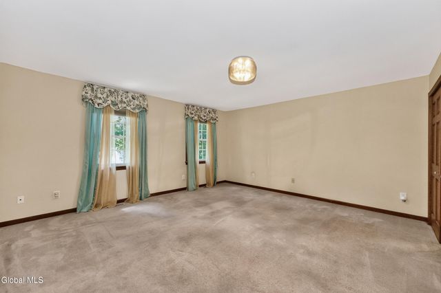 88 Oak Valley Way, Queensbury, NY 12804