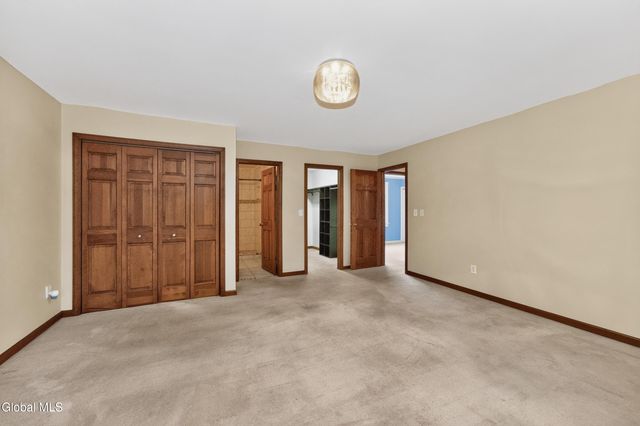 88 Oak Valley Way, Queensbury, NY 12804