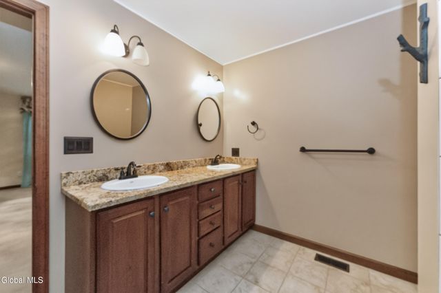 88 Oak Valley Way, Queensbury, NY 12804