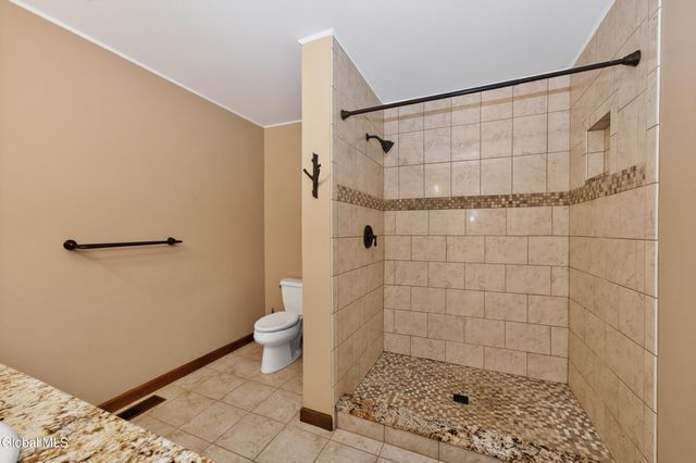 88 Oak Valley Way, Queensbury, NY 12804