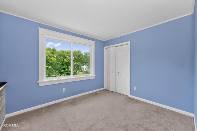 88 Oak Valley Way, Queensbury, NY 12804