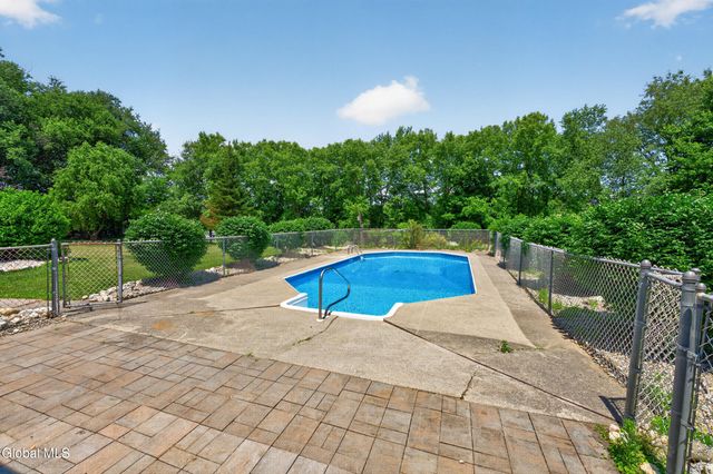 88 Oak Valley Way, Queensbury, NY 12804