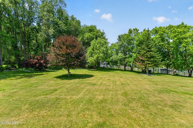 88 Oak Valley Way, Queensbury, NY 12804