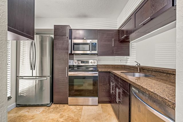 2700 S Oakland Forest Drive 305, Oakland Park, FL 33309