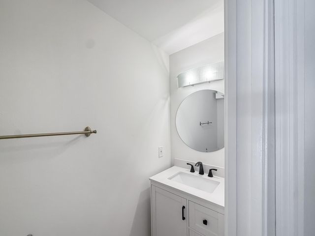 2700 S Oakland Forest Drive 305, Oakland Park, FL 33309