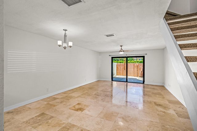 2700 S Oakland Forest Drive 305, Oakland Park, FL 33309