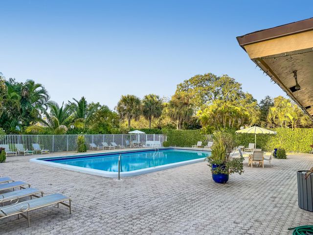 2700 S Oakland Forest Drive 305, Oakland Park, FL 33309