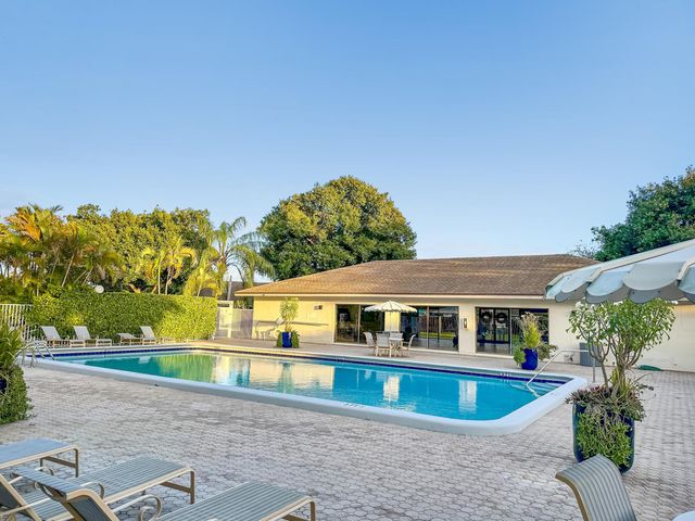 2700 S Oakland Forest Drive 305, Oakland Park, FL 33309