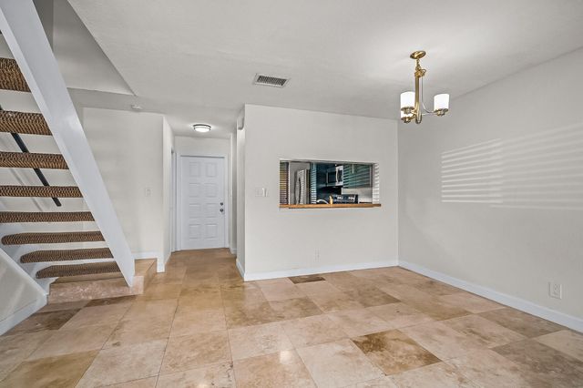 2700 S Oakland Forest Drive 305, Oakland Park, FL 33309