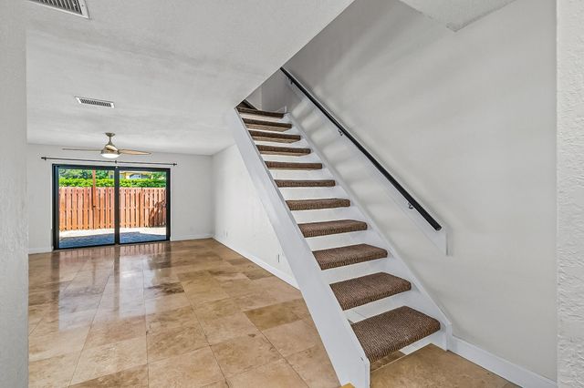 2700 S Oakland Forest Drive 305, Oakland Park, FL 33309