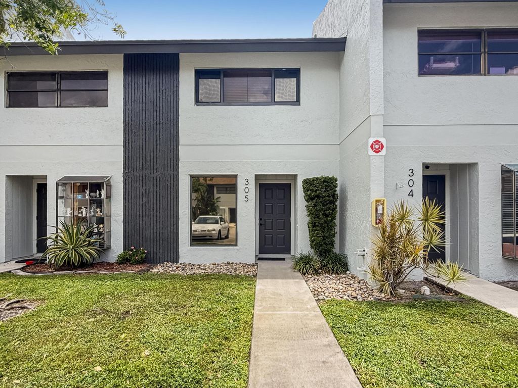 2700 S Oakland Forest Drive 305, Oakland Park, FL 33309
