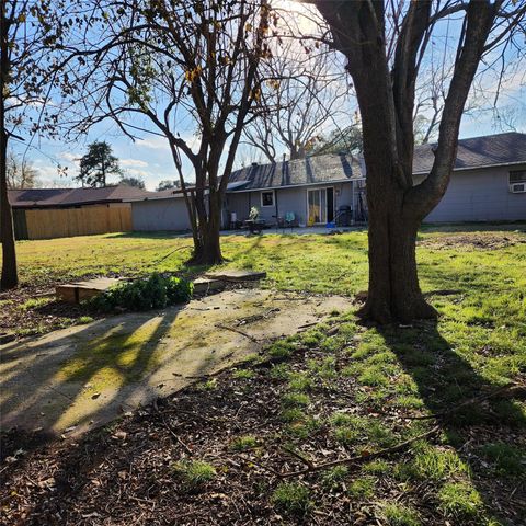 1206 N Commerce Street, Baytown, TX 77520