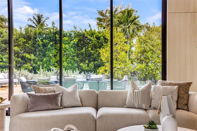 4550 N Jefferson Ave, Miami Beach, FL 33140