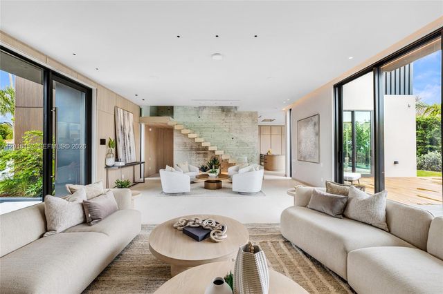 4550 N Jefferson Ave, Miami Beach, FL 33140