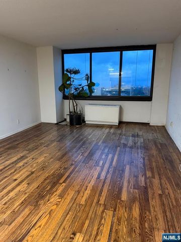 770 Anderson Avenue 20F, Cliffside Park, NJ 07010