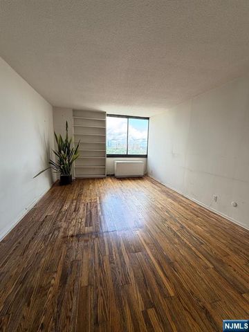 770 Anderson Avenue 20F, Cliffside Park, NJ 07010
