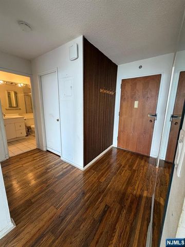 770 Anderson Avenue 20F, Cliffside Park, NJ 07010