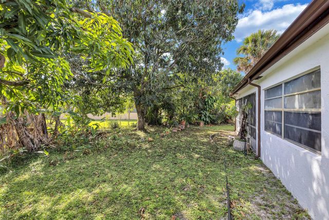 6137 Rainbow Circle, Greenacres, FL 33463